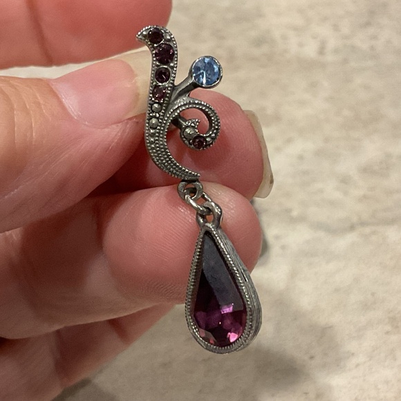 Marcasite pierced earrings purple teardrop stone dangle 1” vintage - Picture 4 of 8